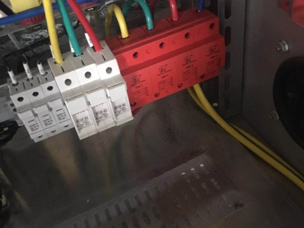 海拔較高的輸變電工程如何選擇國家電網(wǎng)浪涌保護(hù)器呢？[杭州光束防雷]